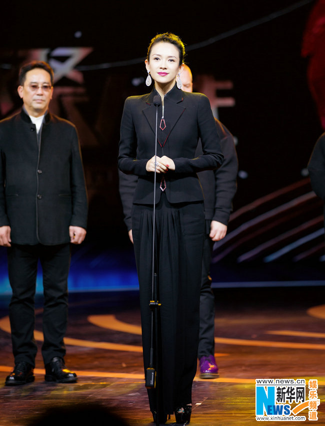 中國(guó)中央戯劇學(xué)院のイベントに「先輩」の女優(yōu)章子怡が登場(chǎng)