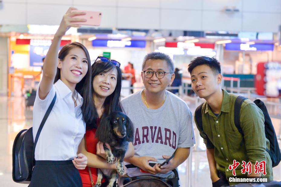 臺灣地區(qū)の客室乗務(wù)員が廈門航空機で初アテンド　