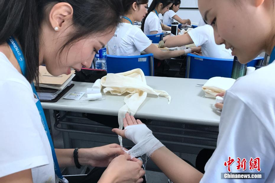 臺(tái)灣地區(qū)の客室乗務(wù)員が廈門航空機(jī)で初アテンド　