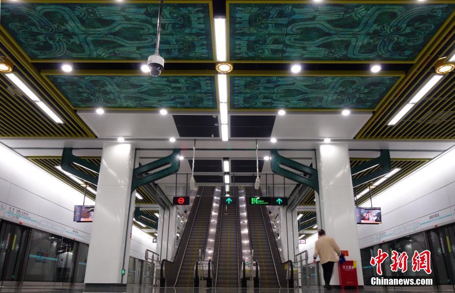 成都初の地下鉄環(huán)狀路線まもなく開通　各駅を彩るアート作品