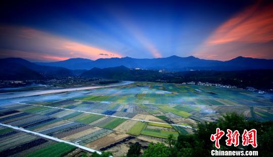 「太陽に愛された場(chǎng)所」米易県の溫かい冬　四川省