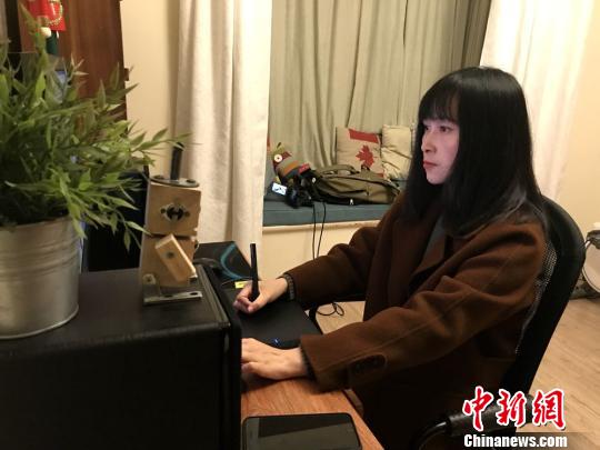 思い入れある地元の記録　成都の生活シーンをイラストで描く女性