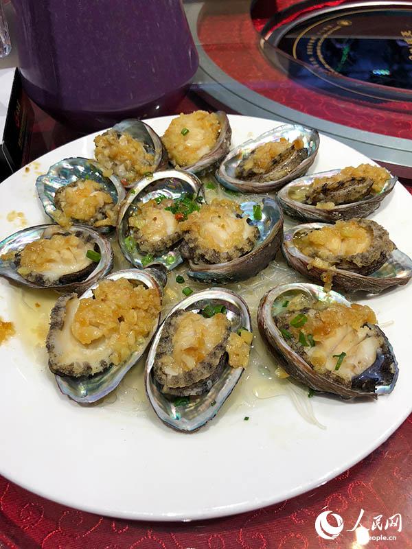 新鮮な海の幸をその場(chǎng)で選び、味わえる大型グルメ施設(shè) ?？谑?