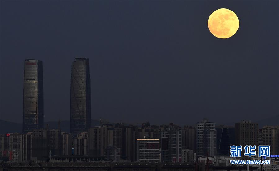 「スーパームーン」が夜空に出現(xiàn)