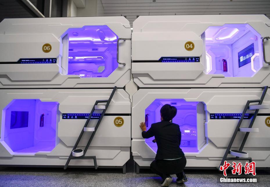 ウルムチ國際空港ターミナル3の出発ロビーに「カプセルホテル」新設