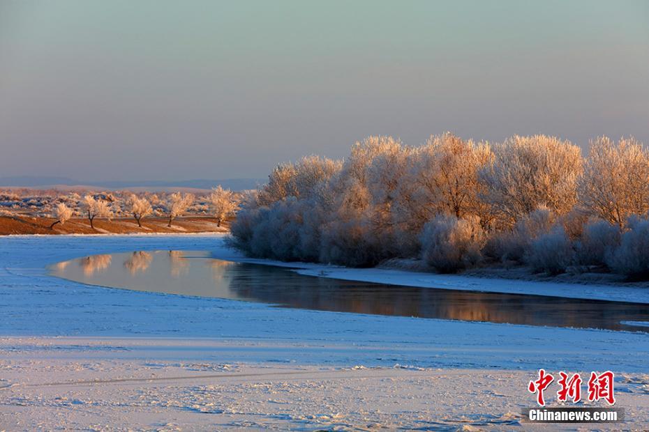 幻想的で美しい樹氷景色広がる新疆カバ県