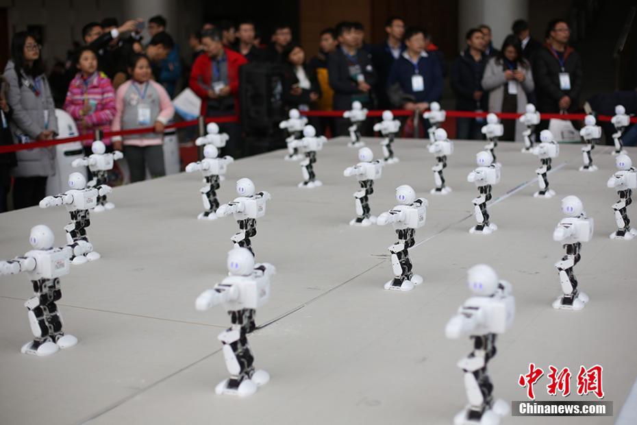 ロボットによる「広場ダンス」パフォーマンス 世界スマート製造大會2017
