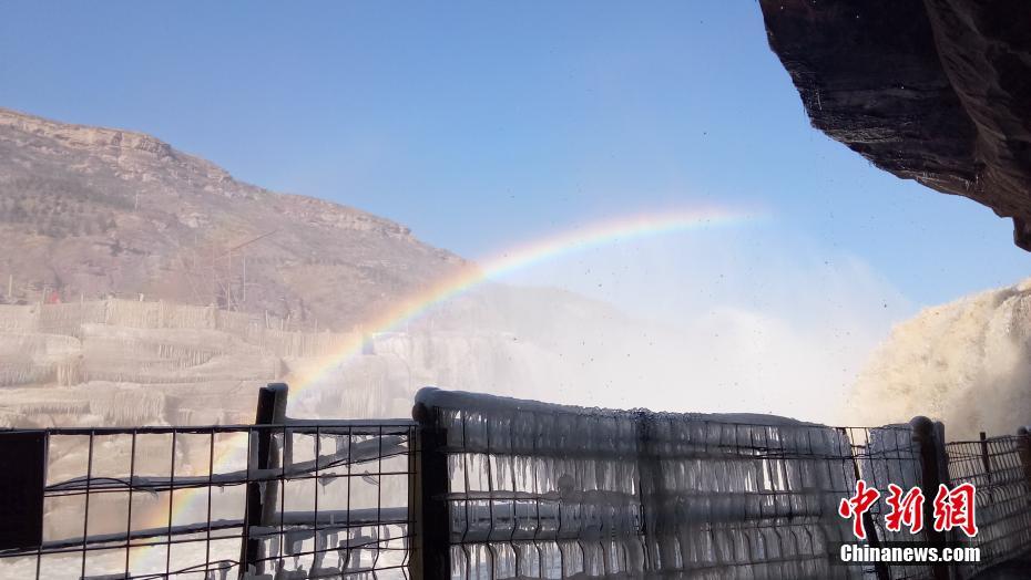 黃河壺口瀑布で美しいつららの景色広がる　陝西省