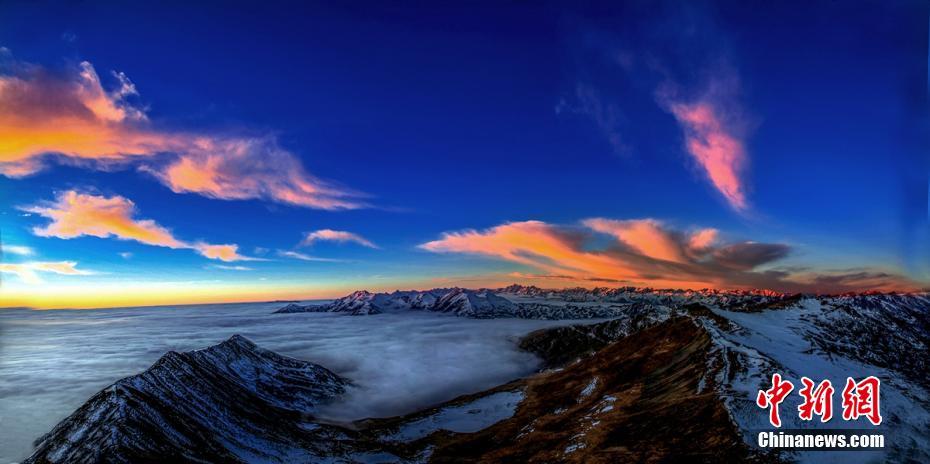 息をのむほどに美しい一面の銀世界　四川省夾金山