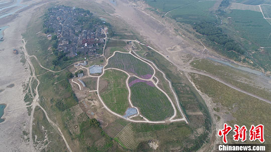 水上の孤島古鎮(zhèn)「運(yùn)江古鎮(zhèn)」を空撮　広西チワン族自治區(qū)