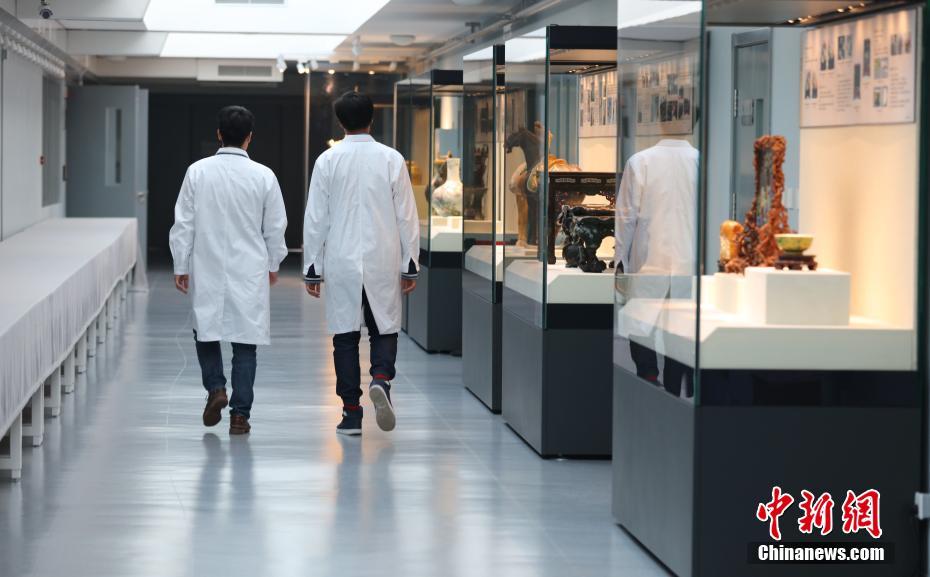 最先端の文化財保護機関　文化財のハイテク修復(fù)?保護を行う故宮文物醫(yī)院