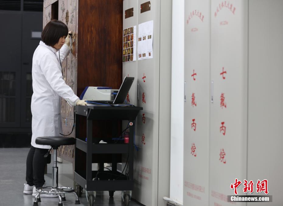 最先端の文化財(cái)保護(hù)機(jī)関　文化財(cái)のハイテク修復(fù)?保護(hù)を行う故宮文物醫(yī)院