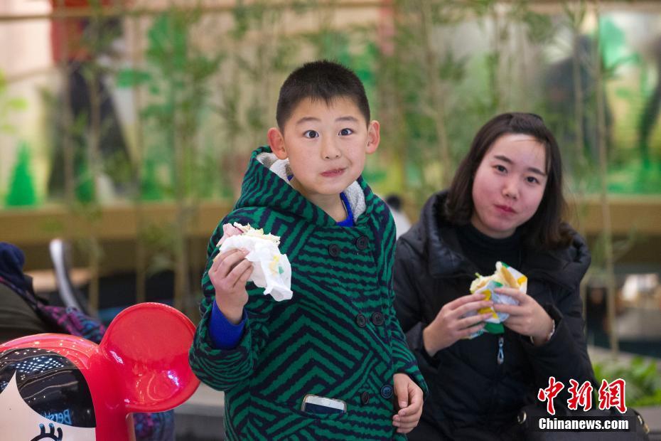 全長約33メートルの巨大サンドイッチ登場　山西省