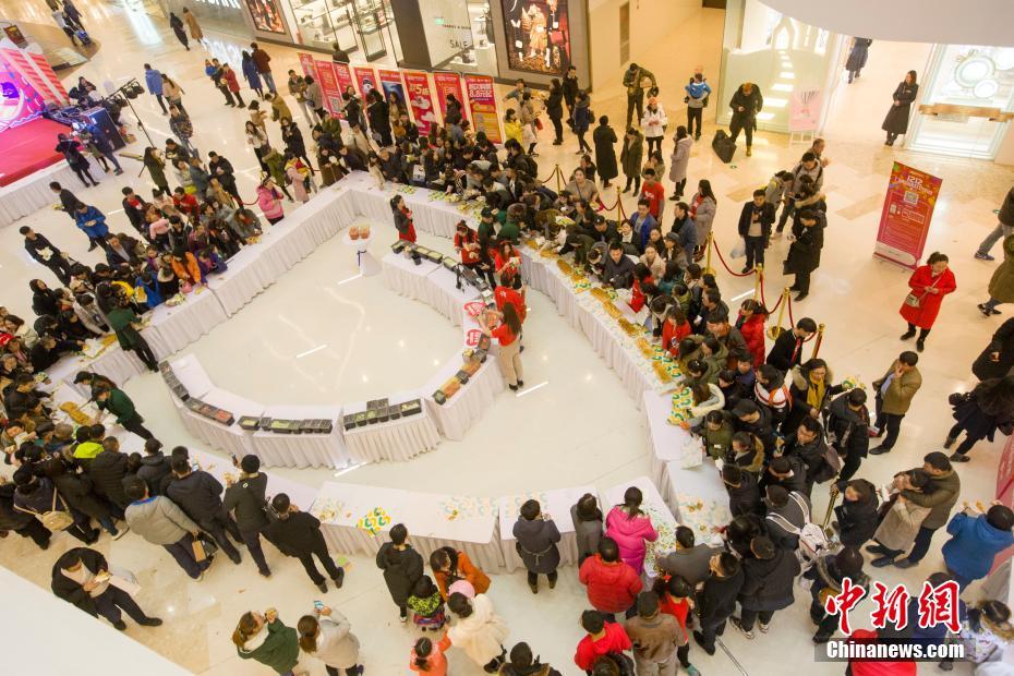 全長約33メートルの巨大サンドイッチ登場　山西省