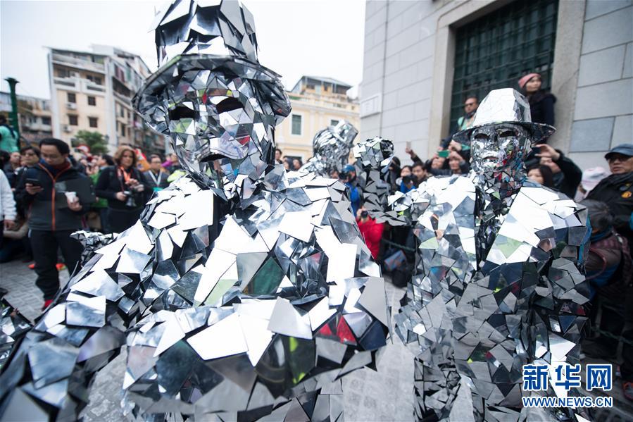 澳門祖國復帰18周年記念パレード開催