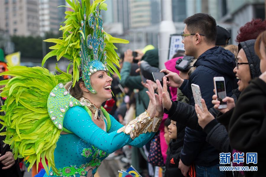 澳門祖國復(fù)帰18周年記念パレード開催