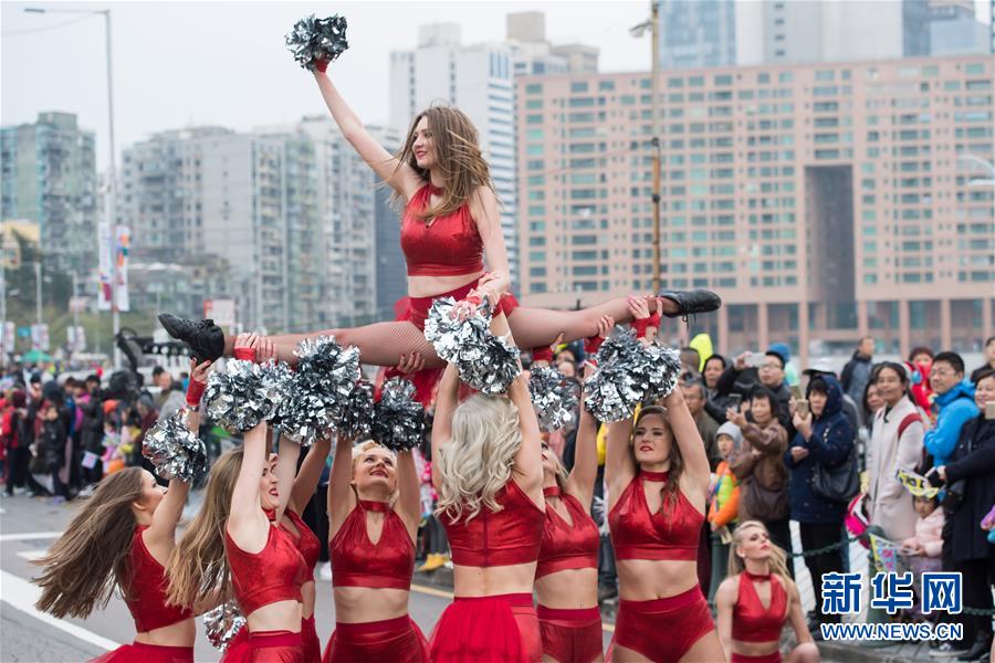 澳門祖國復(fù)帰18周年記念パレード開催