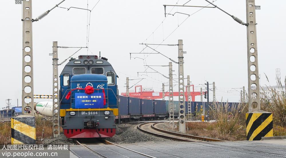 成都-ミラノ區(qū)間の中歐班列、初のテスト運行列車が成都に無事到著