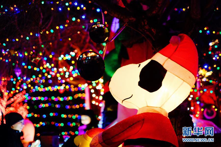 街全體がまるでクリスマスイルミネーション　NYの「クリスマスタウン」米國