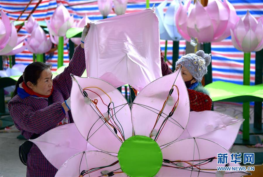 新年に向け、急ピッチで進(jìn)む燈籠イベントの準(zhǔn)備　湖北省