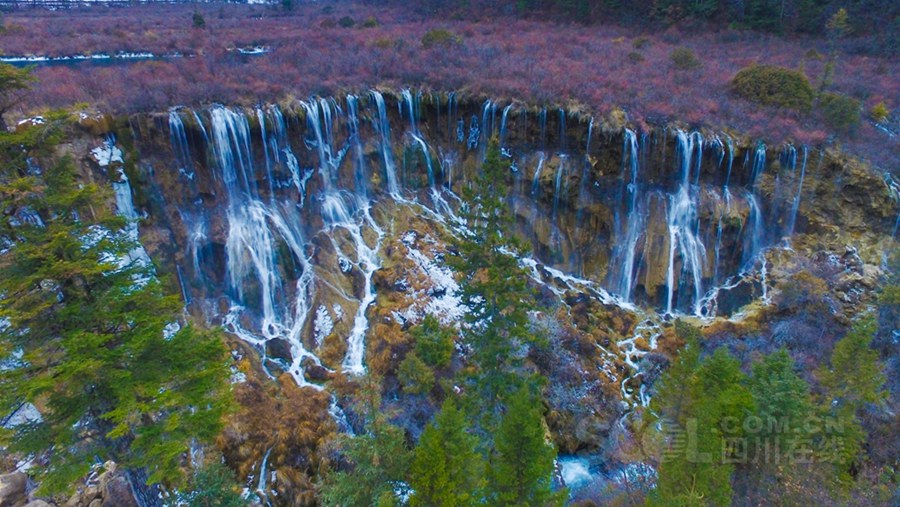 震災(zāi)から約4ヶ月、変わらぬ美しさ見せる冬の九寨溝景勝區(qū) 四川省