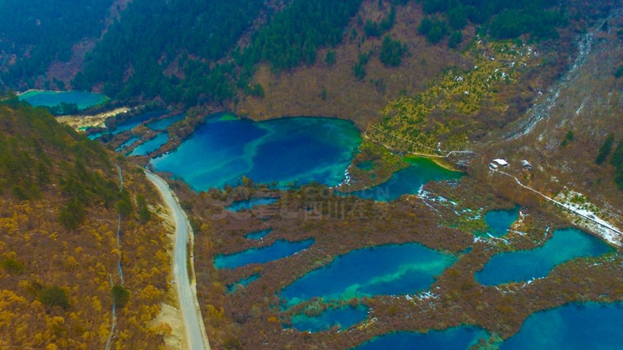 震災(zāi)から約4ヶ月、変わらぬ美しさ見せる冬の九寨溝景勝區(qū) 四川省