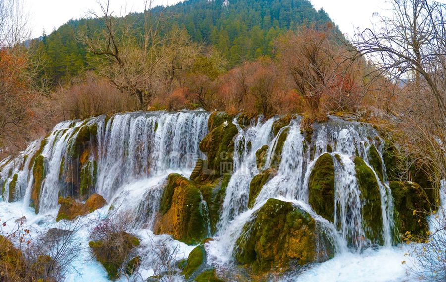 震災(zāi)から約4ヶ月、変わらぬ美しさ見せる冬の九寨溝景勝區(qū) 四川省
