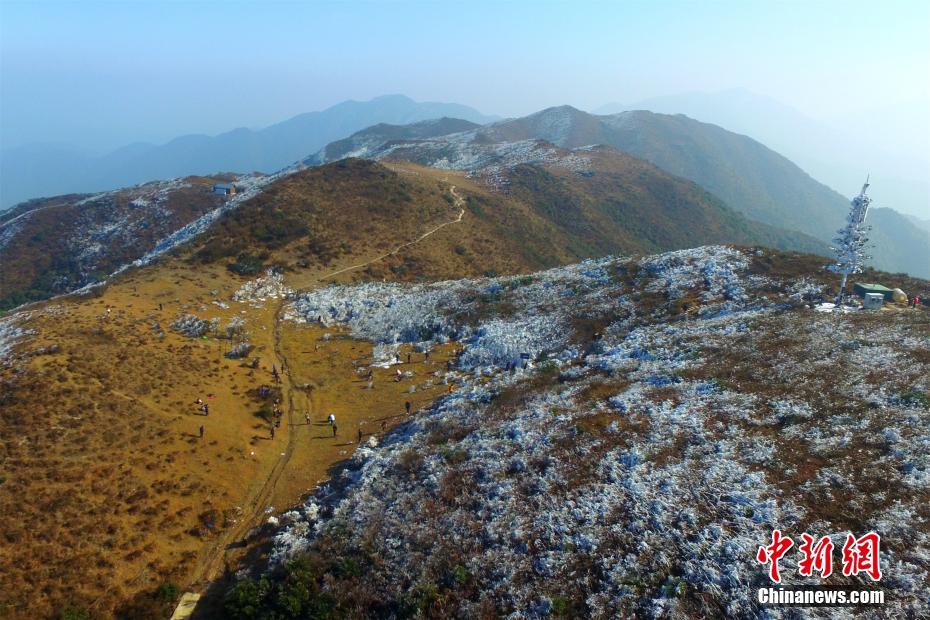 山肌一面に広がる幻想的な樹氷　江西省石城県八卦脳景勝區(qū)