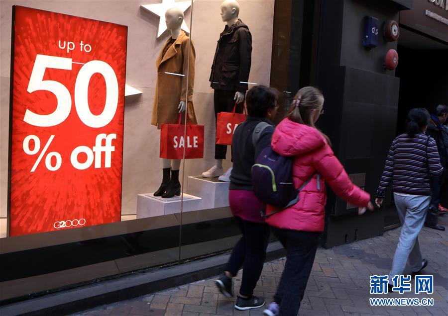 クリスマスと新年を前に、香港のバーゲンセールがスタート