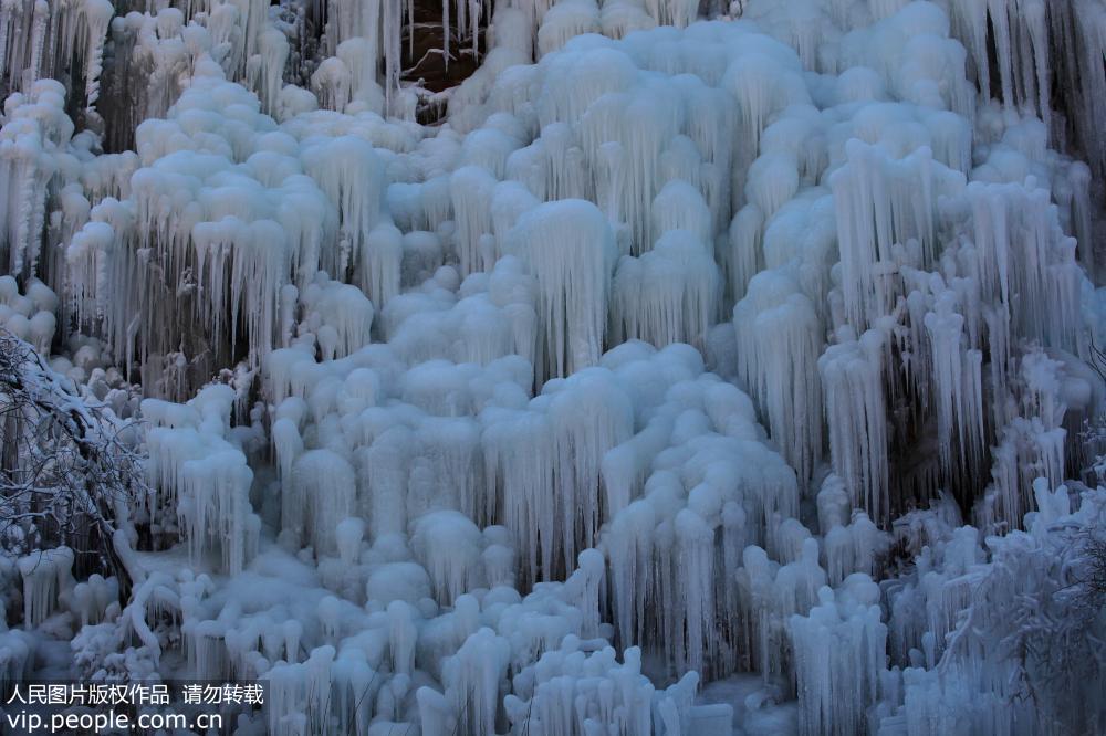北京の神泉峽に氷の滝の絶景現(xiàn)る