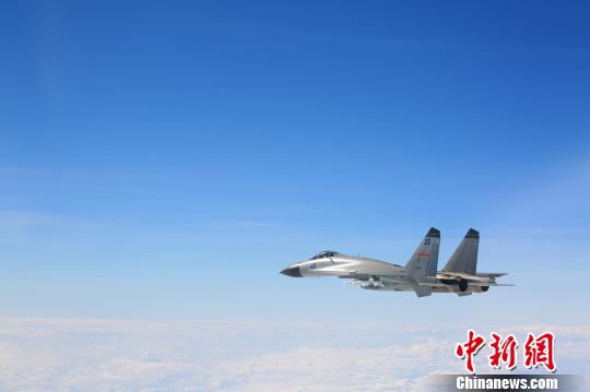 南海艦隊(duì)航空部隊(duì)が遠(yuǎn)洋艦載機(jī)実戦的対抗訓(xùn)練を?qū)g施