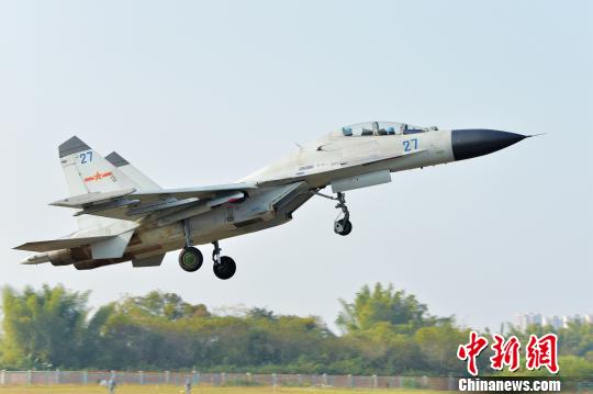 南海艦隊(duì)航空部隊(duì)が遠(yuǎn)洋艦載機(jī)実戦的対抗訓(xùn)練を?qū)g施
