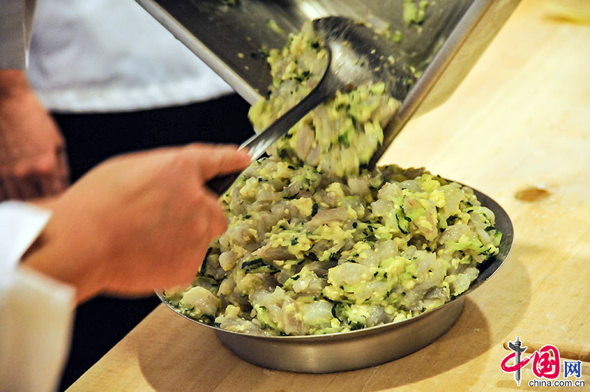 冬至には餃子を食べる中國(guó)の伝統(tǒng)的な風(fēng)習(xí)