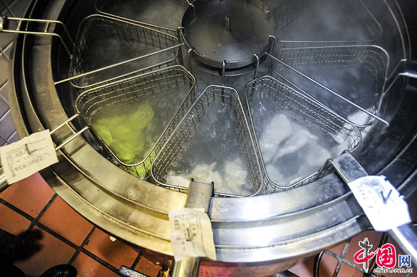 冬至には餃子を食べる中國の伝統(tǒng)的な風習