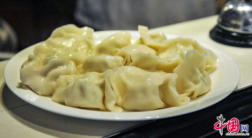 冬至には餃子を食べる中國の伝統(tǒng)的な風習