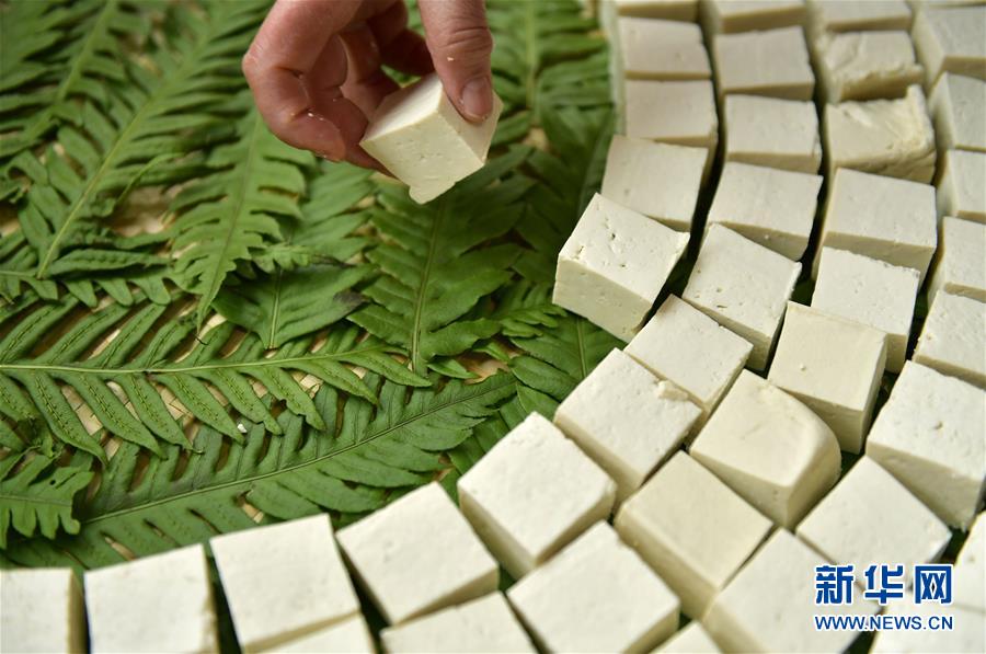 湖北?恩施 伝統(tǒng)食品「カビ豆腐」作りがスタート