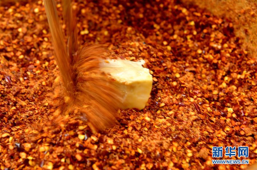 湖北?恩施 伝統(tǒng)食品「カビ豆腐」作りがスタート