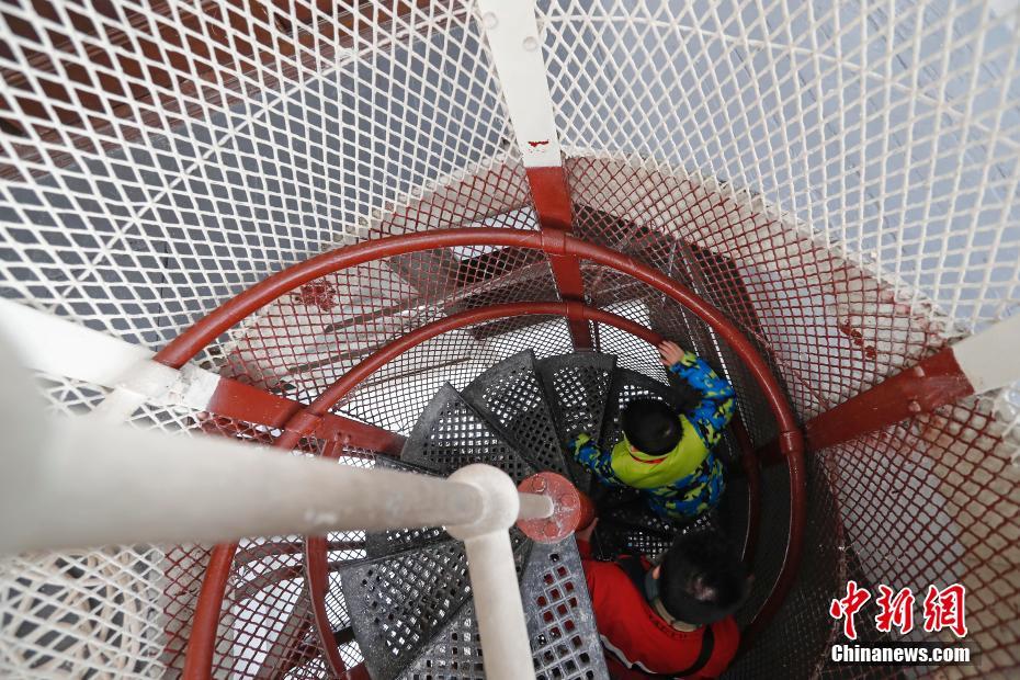 90年間にわたり時(shí)を刻み続けるアジア一高い時(shí)計(jì)臺(tái)、上海の海関大樓