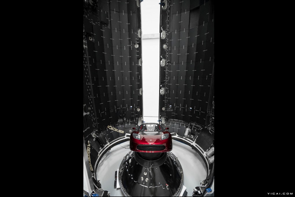 テスラEV　ロケット搭載で火星軌道へ