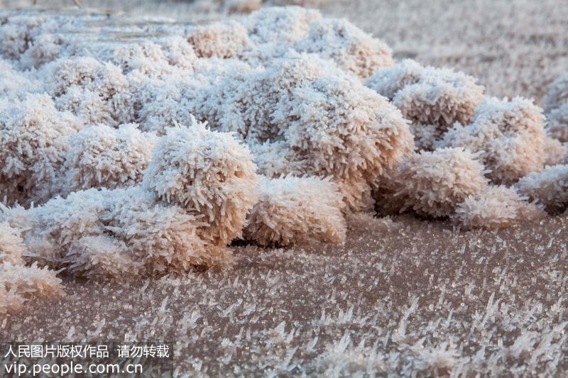 ダイヤモンドのような輝き　塩湖で「硝松」現(xiàn)象観測(cè)　山西省