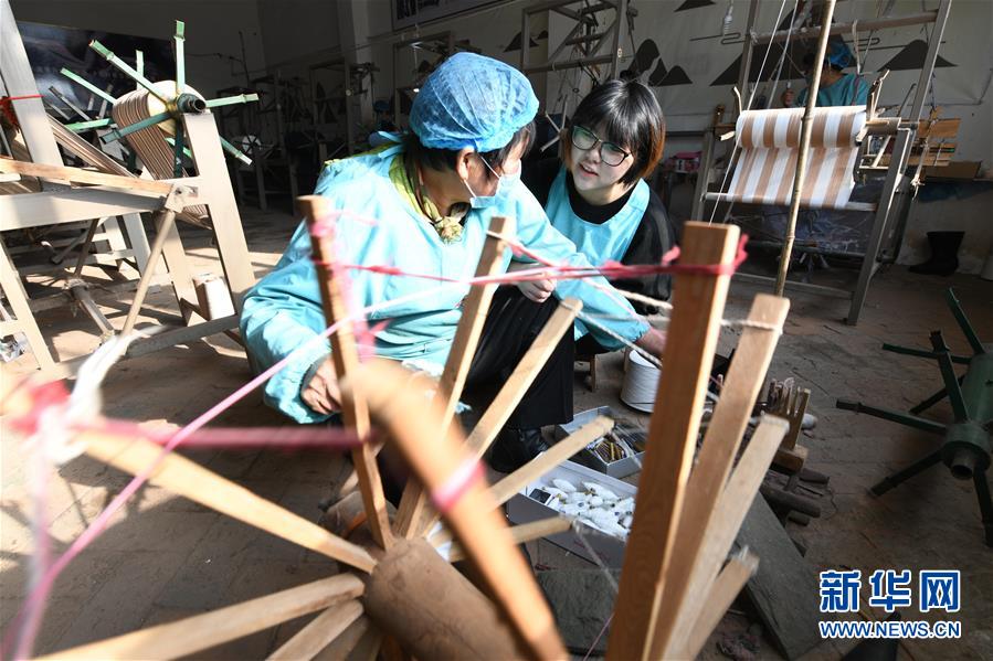 伝統(tǒng)的な手織り木綿と現(xiàn)代消費(fèi)理念を融合　2500人の農(nóng)民の雇用創(chuàng)出　河北省