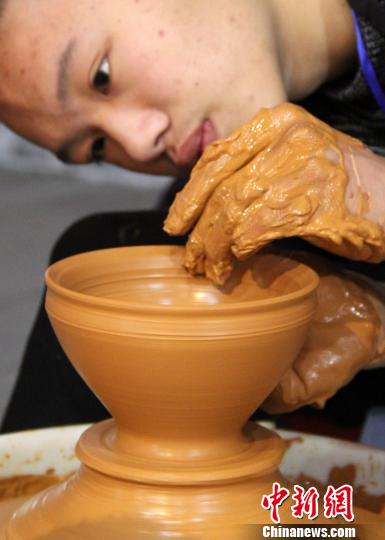 福建省で手作り陶磁器コンテスト開催　