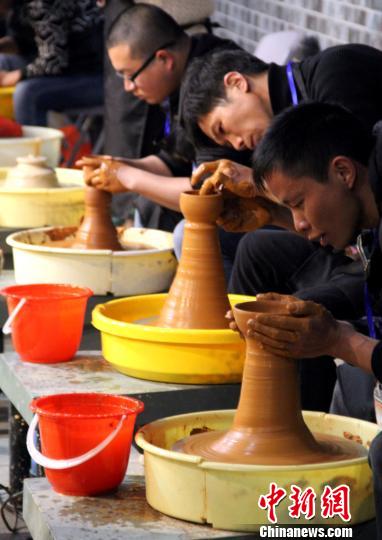 福建省で手作り陶磁器コンテスト開催　