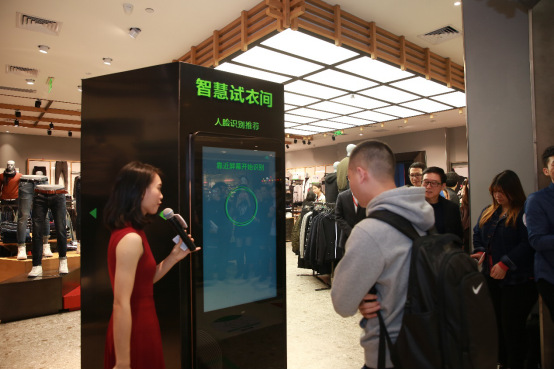 中國(guó)初の顔認(rèn)証アパレル店が深センに登場(chǎng)