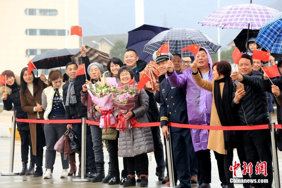 初のアフリカ訪問(wèn)後、帰港した病院船「平和の方舟」