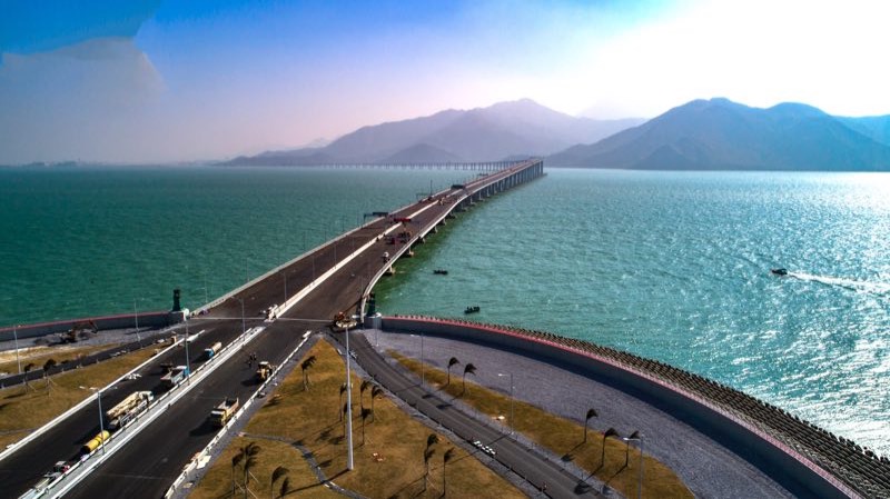 港珠澳大橋が大晦日に全線點燈　自動車通行の條件整う