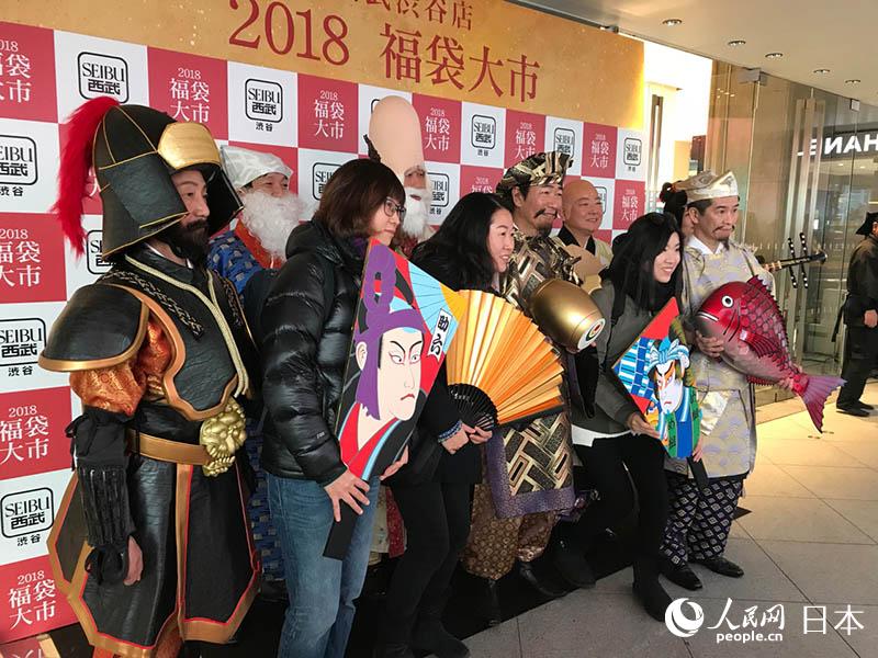 日本、熾烈な福袋商戦　今年は「體験型」が目玉