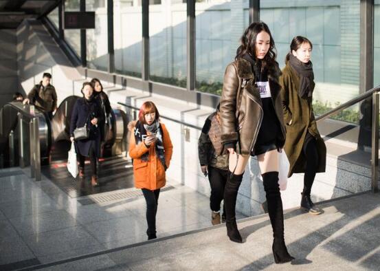 杭州の「ネット人気バス」 美人に見とれていて下車し忘れる男性客も