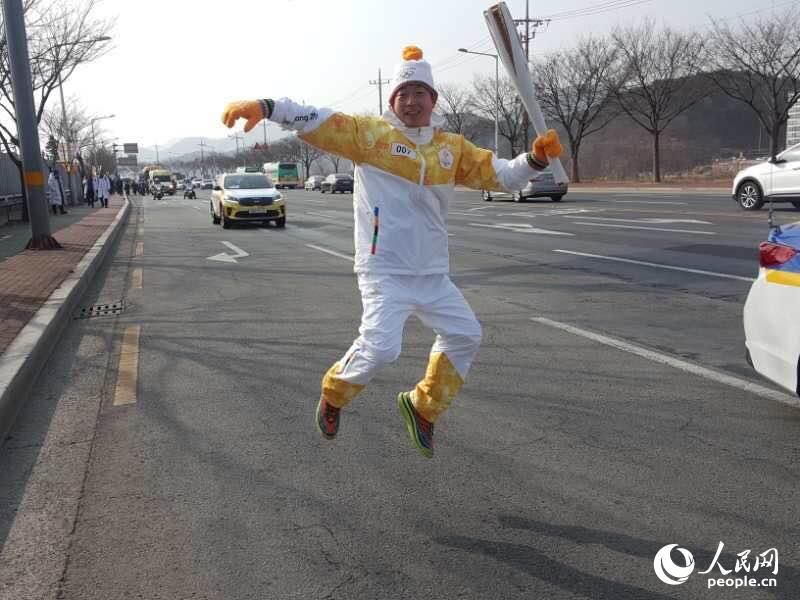 2018年平昌冬季五輪聖火リレー、人民網(wǎng)の宋麗雲(yún)副総裁が走者に
