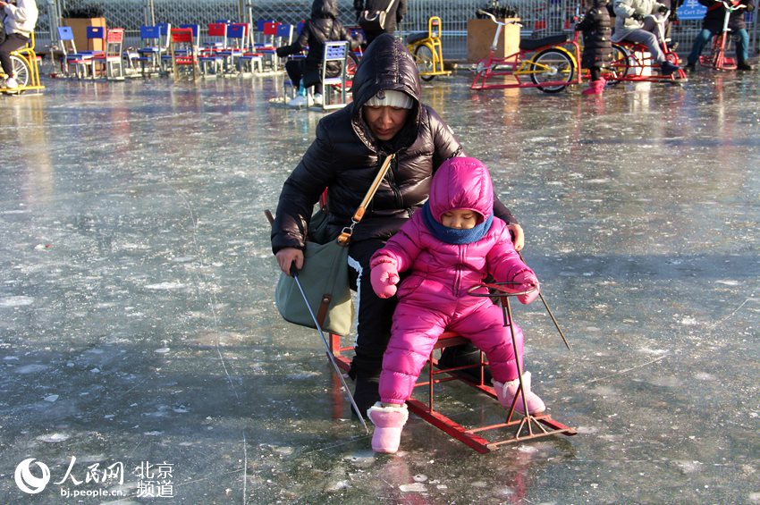 什剎海の天然スケートリンク、正式営業(yè)スタート　北京市